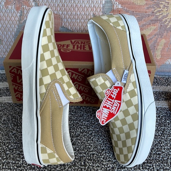 Vans WMNS Classic Slip-0
Checkerboard Taos Taupe
VN0A5A08YUU
Sneakers - Picture 14 of 16